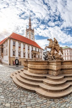Barok Sezar Çeşmesi Olomouc Unesco Çek Cumhuriyeti 'ndeki belediye binasına karşı