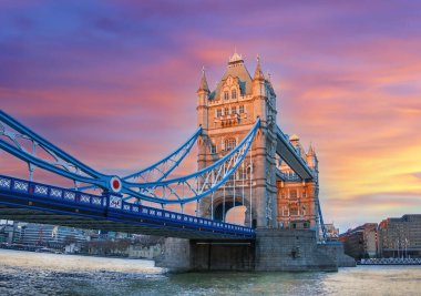Akşamları Tower Bridge, Londra, İngiltere, İngiltere