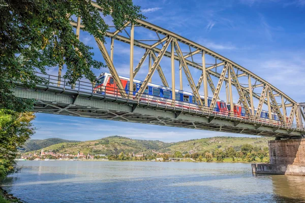 Comboio Ponte Contra Cidade Krems Vale Wachau Património Mundial Unesco — Fotografia de Stock