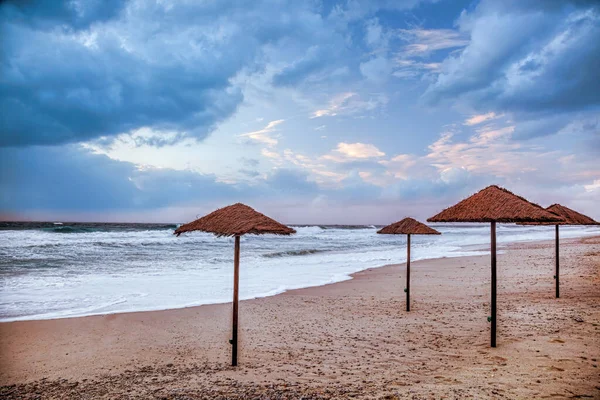 Plážové Slunečníky Západem Slunce Pláži Calabria Vibo Valentia Kalábrie Jižní — Stock fotografie