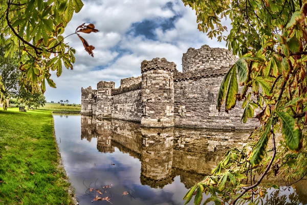 Caernarfon Castle au Pays de Galles, Royaume-Uni . — Photo