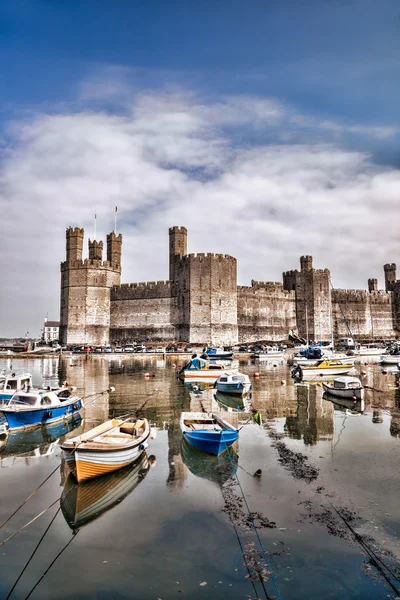 Castillo de Caernarfon en Gales, Reino Unido . — Foto de Stock