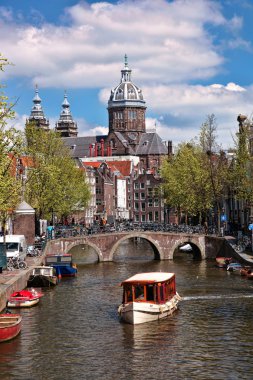 Kanal Hollanda'da Amsterdam şehir