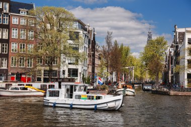 Kanal Hollanda'da Amsterdam şehir