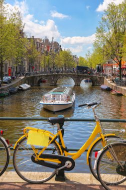 Kanal Hollanda'da ünlü Amsterdam city