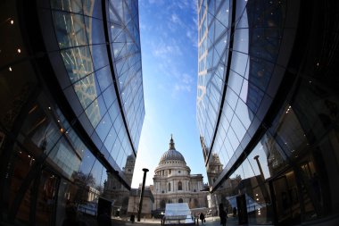 Modern binalar, İngiltere'ye karşı Londra'daki St Paul Katedrali