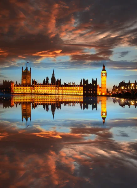 Famoso Big Ben en Londres, Inglaterra — Foto de Stock