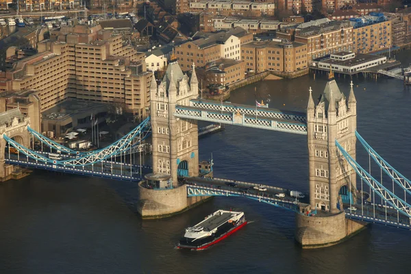 Beroemde tower bridge in Londen, Engeland — Stockfoto