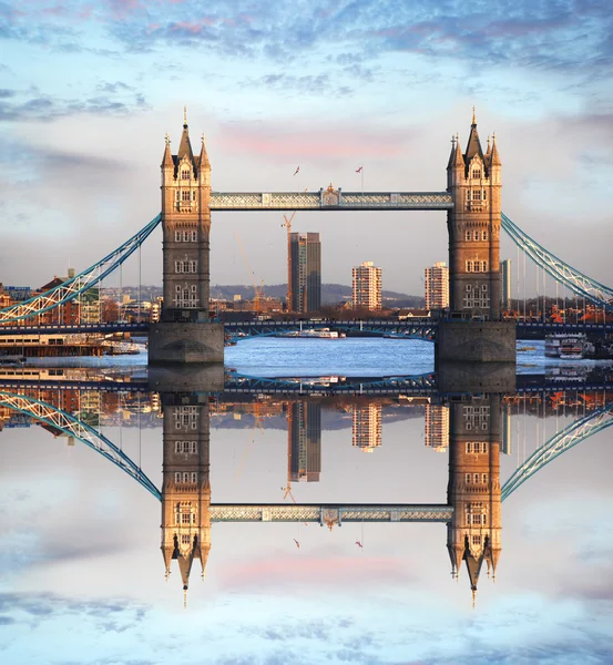 Διάσημο πύργο γέφυρα στο Λονδίνο, Αγγλία — Φωτογραφία Αρχείου