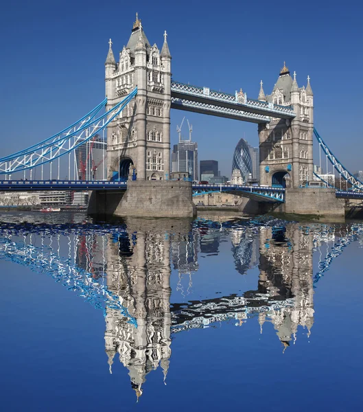 Famous Tower Bridge in London, England — Stock Photo, Image