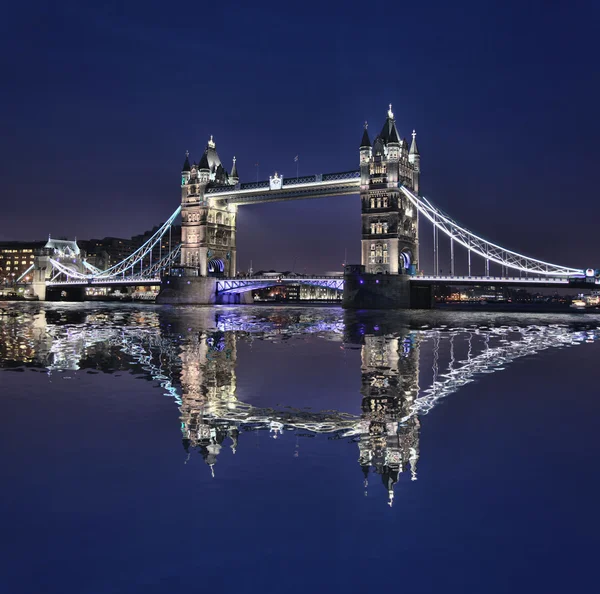 Ünlü kule Köprüsü, Londra, İngiltere — Stok fotoğraf