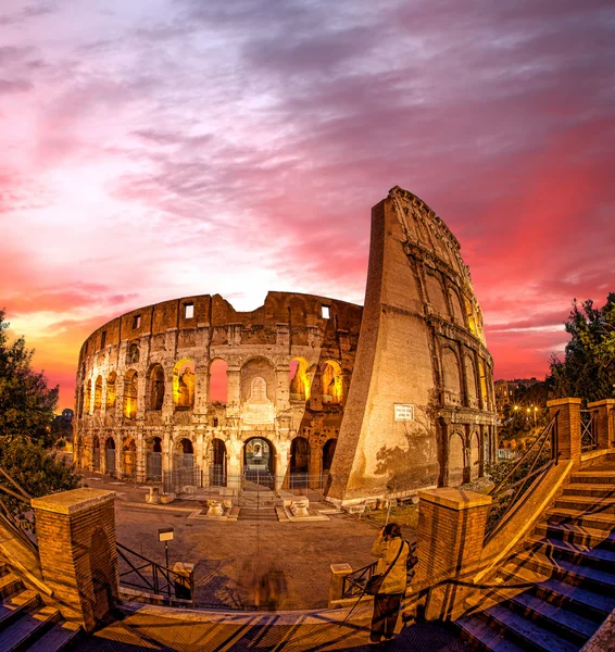 Colosseum avond periode in Rome, Italië — Stockfoto