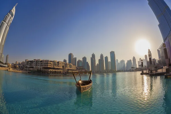 Dubai lagoon with boat against sunset in UAE — Stock Photo, Image