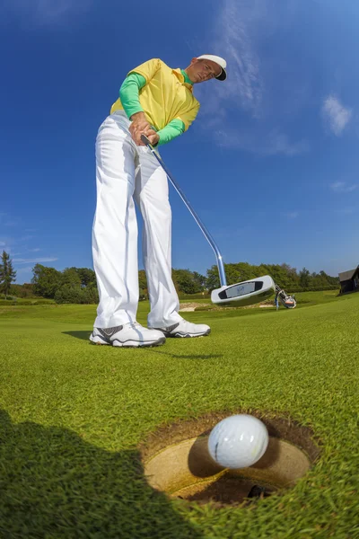 Man spelar golf — Stockfoto