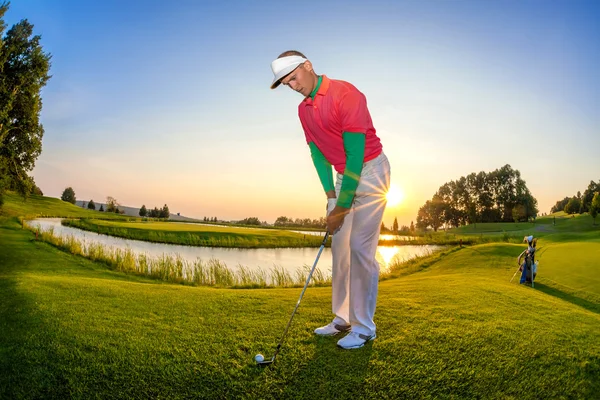 Man playing golf — Stock Photo, Image