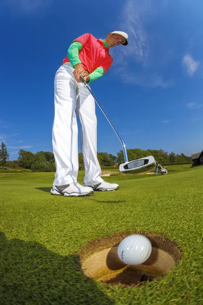 Homem a jogar golfe — Fotografia de Stock