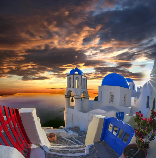 Landsbyen Oia på Santorini Island i Hellas – stockfoto