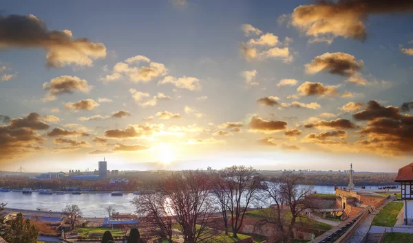 Staty av seger med ett monument i huvudstaden Belgrad — Stockfoto