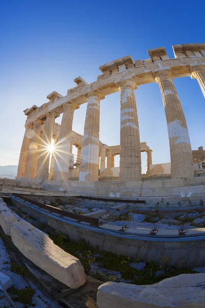 Parthenon-Tempel gegen Sonnenaufgang auf der Athener Akropolis, Griechenland — Stockfoto