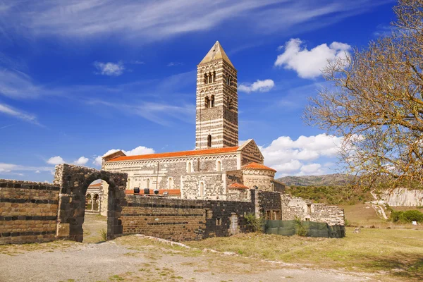 Ostrov Sardinie s římskou církví Saccargia, Itálie — Stock fotografie