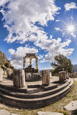 Delphi Yunanistan'da tapınağın kalıntıları ile