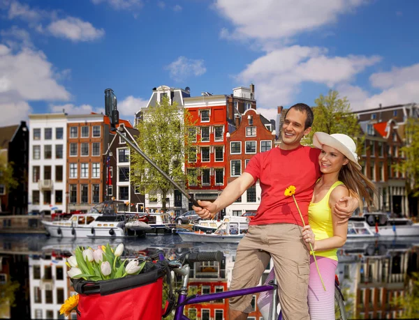 Paar nemen Selfie in Amsterdam, Nederland — Stockfoto