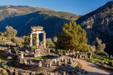Delphi Yunanistan'da tapınağın kalıntıları ile