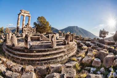 Delphi Yunanistan'da tapınağın kalıntıları ile