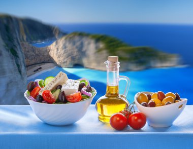  Navagio plaj Zakynthos, Yunanistan Yunan salatası ile
