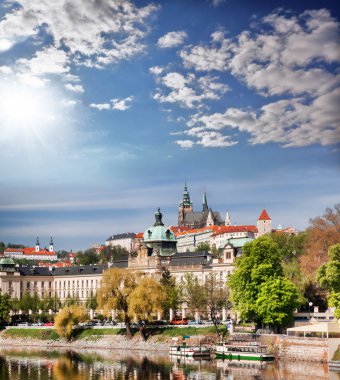 Prag Kalesi ile Çek Cumhuriyeti'nde köprü