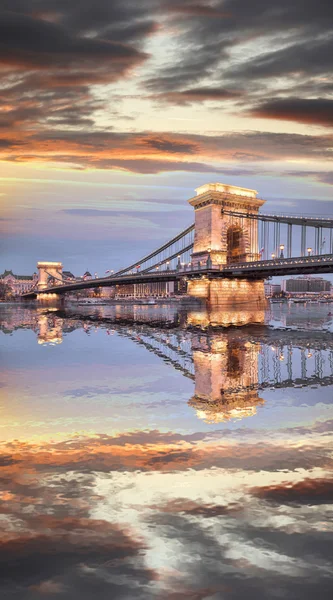 Hängbron i Budapest, Ungerns huvudstad staden — Stockfoto