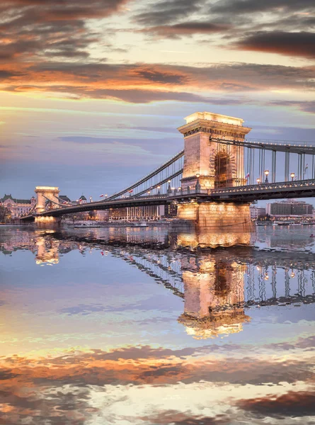 Цепной мост в Будапеште, столице Венгрии — стоковое фото
