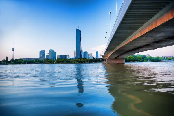 Modern city with Danube river in Vienna, Austria — Stock Photo, Image