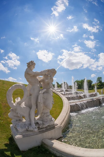 Palacio Belvedere con fuentes en Viena, Austria — Foto de Stock