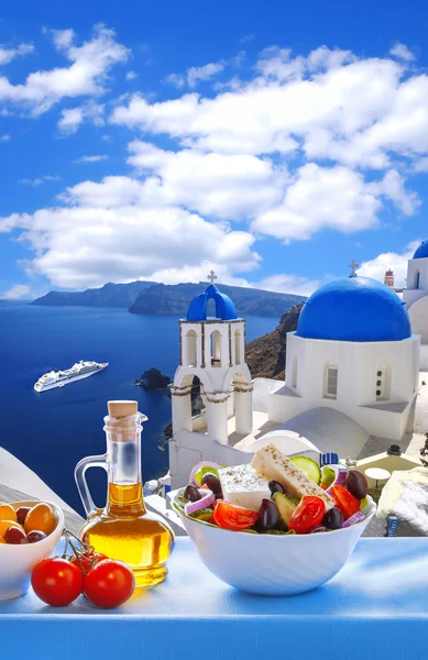 Salată grecească pe insula Santorini din Grecia — Fotografie, imagine de stoc