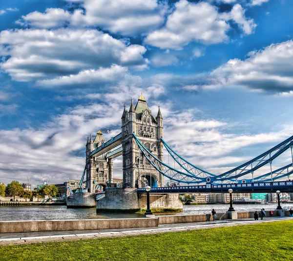 Londra, İngiltere 'deki Tower Köprüsü — Stok fotoğraf