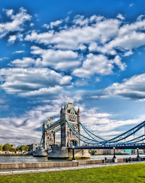 Tower Bridge in London, England — Stockfoto