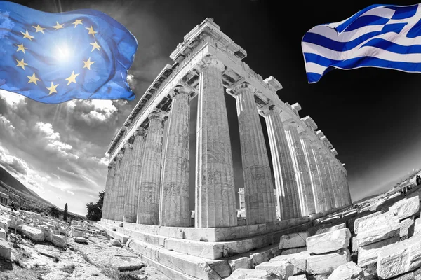 Acrópolis con banderas de Grecia y la Unión Europea en Atenas, Grecia —  Fotos de Stock