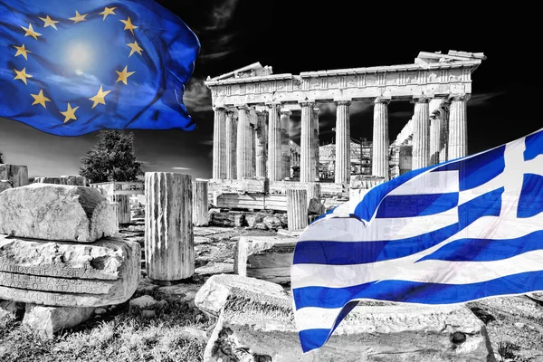 Acrópolis con banderas de Grecia y la Unión Europea en Atenas, Grecia —  Fotos de Stock