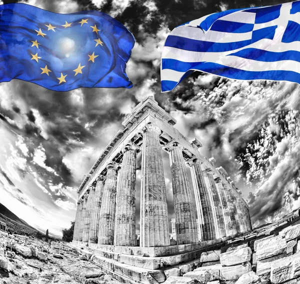 Acropolis with flags of Greece and the European Union in Athens, Greece — Stock Photo, Image