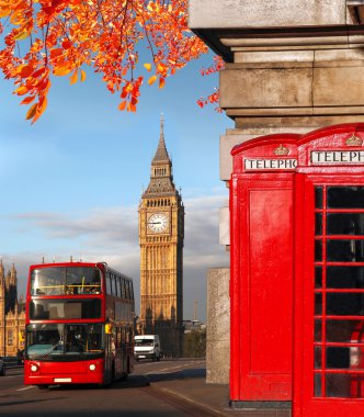 Big Ben, Çift katlı otobüs ve kırmızı telefon kabinleri için İngiltere'de, İngiltere'de Londra sembollerle