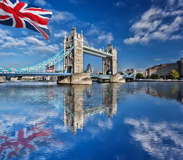 Slavný Tower Bridge v Londýně, Anglie, Velká Británie — Stock fotografie