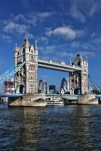 Beroemde Tower Bridge in Londen, Engeland, Verenigd Koninkrijk — Stockfoto