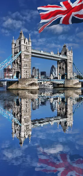 Berühmte Tower Bridge in London, England, Großbritannien — Stockfoto