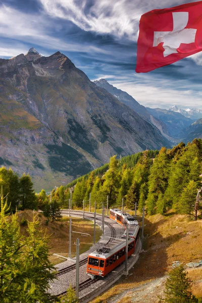Zermatt Train in Swiss Alps, Suíça — Fotografia de Stock