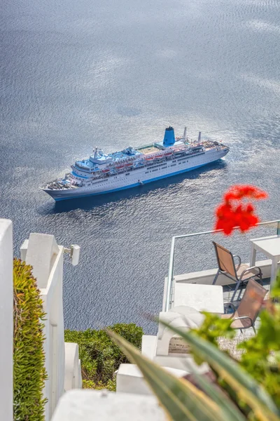 Santorin île avec bateau en Grèce — Photo