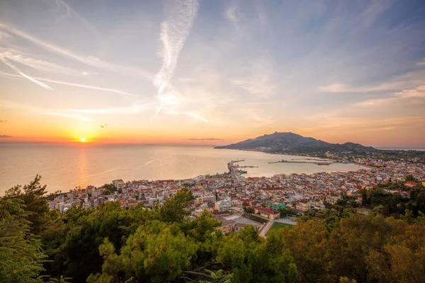 Zante stad tijdens zonsopgang op het eiland Zakynthos in Griekenland — Stockfoto