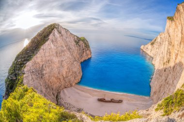 Yunanistan 'ın Zakynthos adasında gemi enkazı olan Navagio plajı