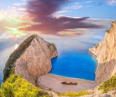 Yunanistan 'ın Zakynthos adasında gemi enkazı olan Navagio plajı
