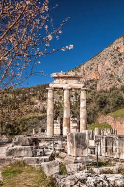 Delphi Yunanistan'da tapınağın kalıntıları ile